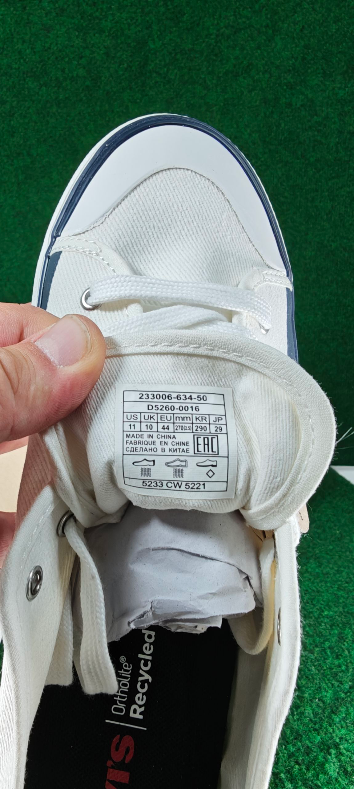 Levi’s Square Low – Blanc Brillant / Bleu Marine