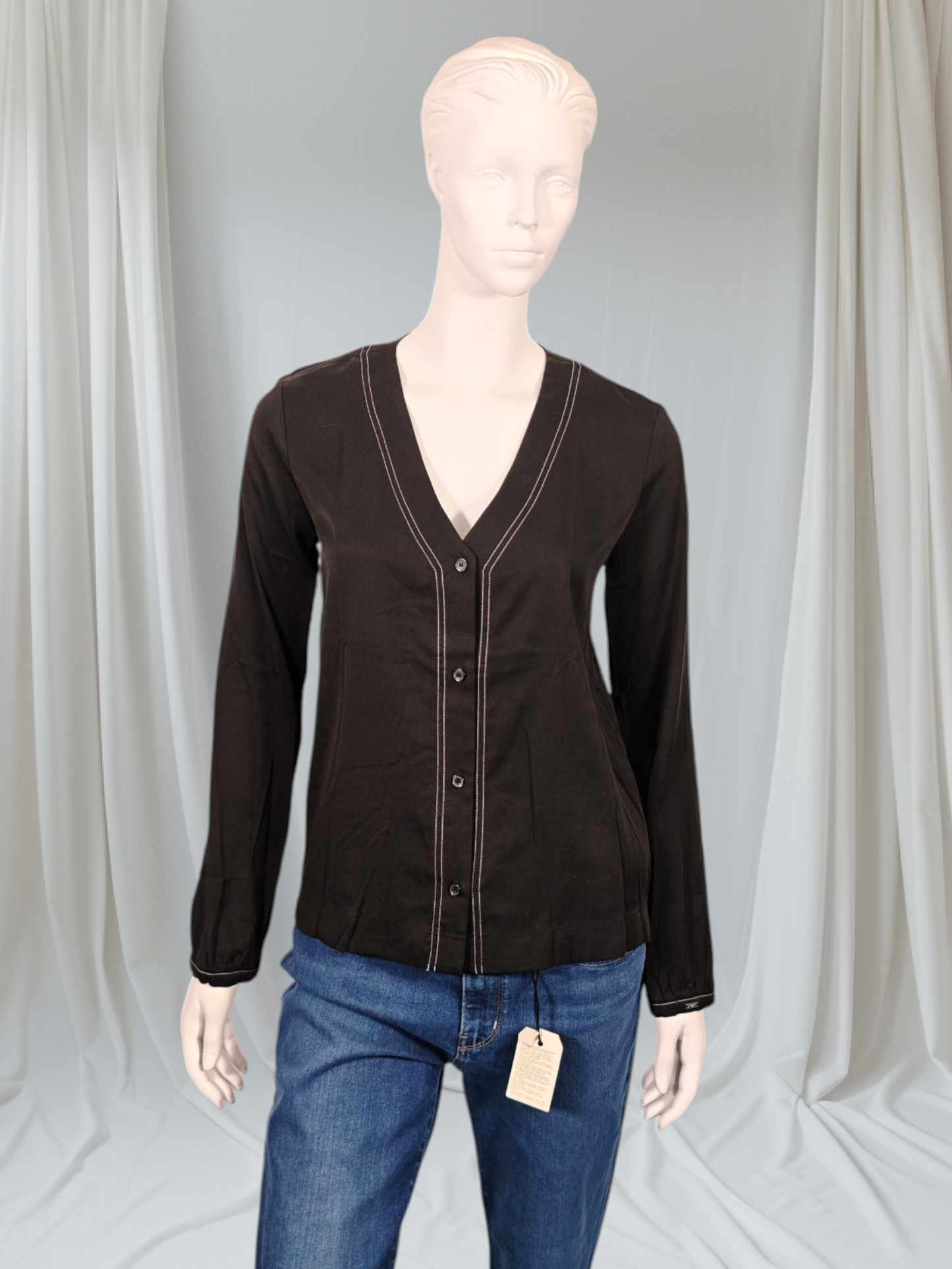Calvin Klein – LS V-Neck Button Up Blouse