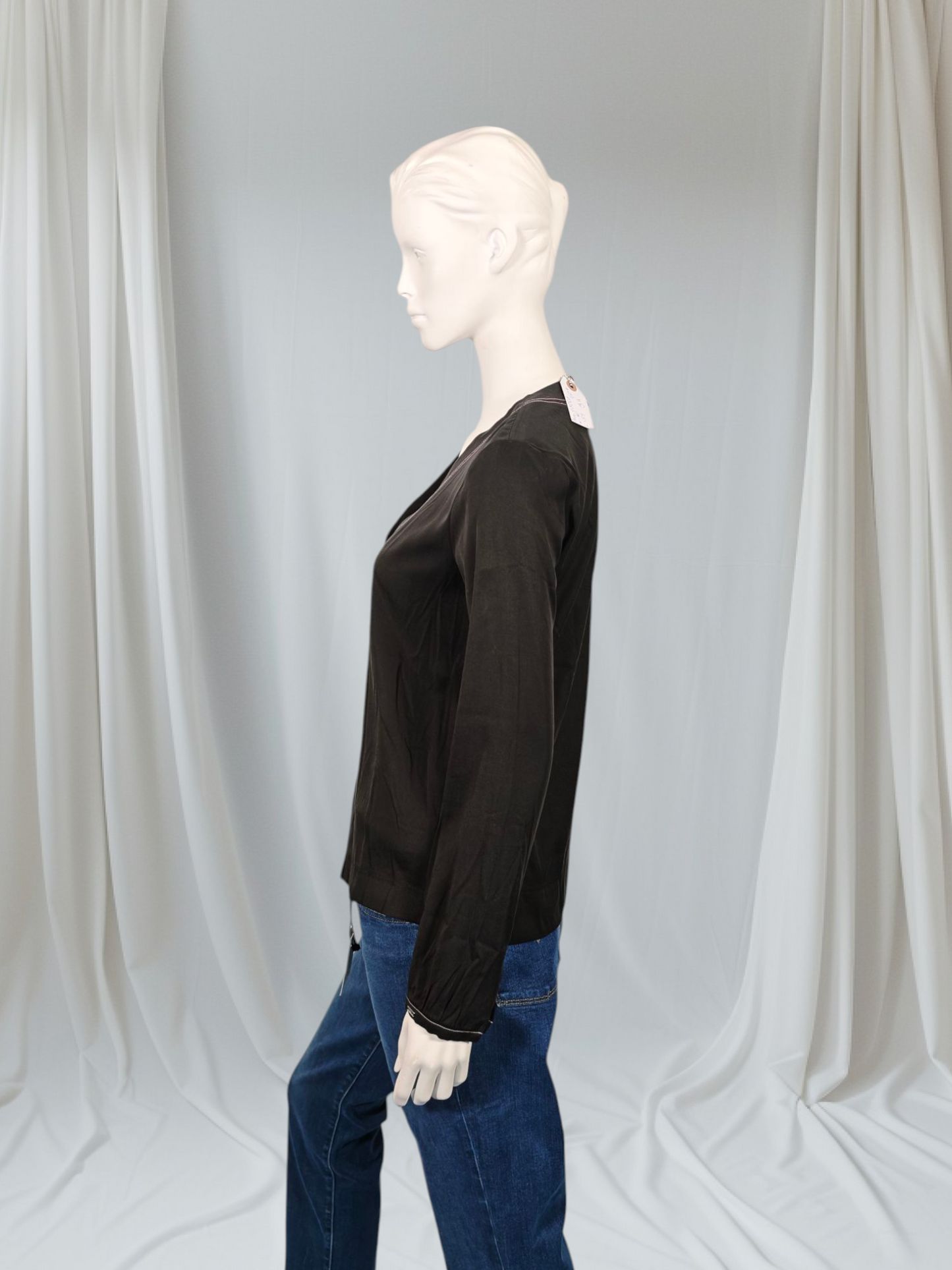 Calvin Klein – LS V-Neck Button Up Blouse