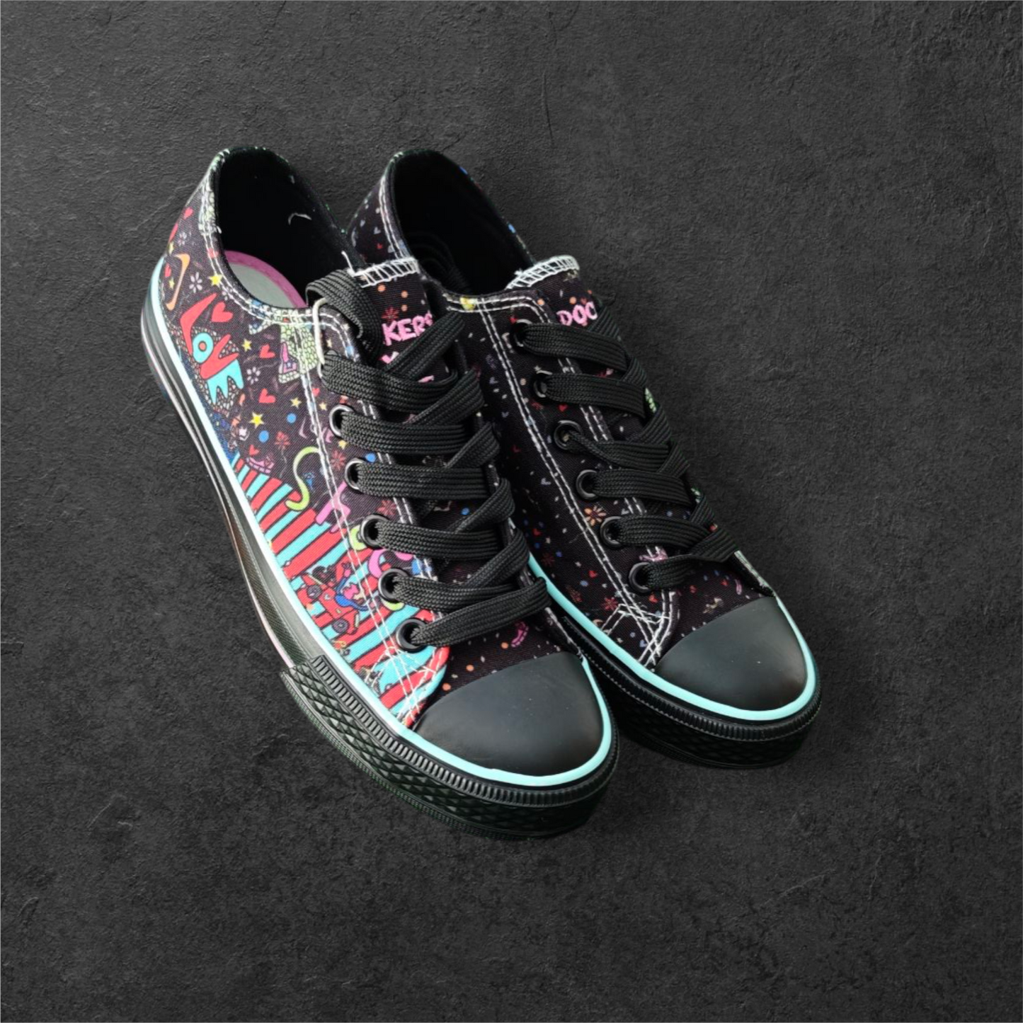 Sneakers Graphiques Noires – Multicolores