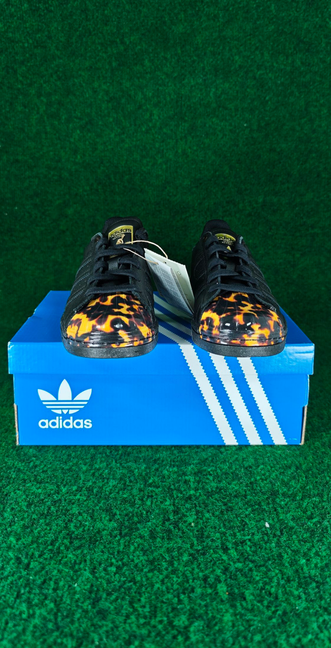 Adidas Superstar W – Noir / Or métallisé / Coque imprimée