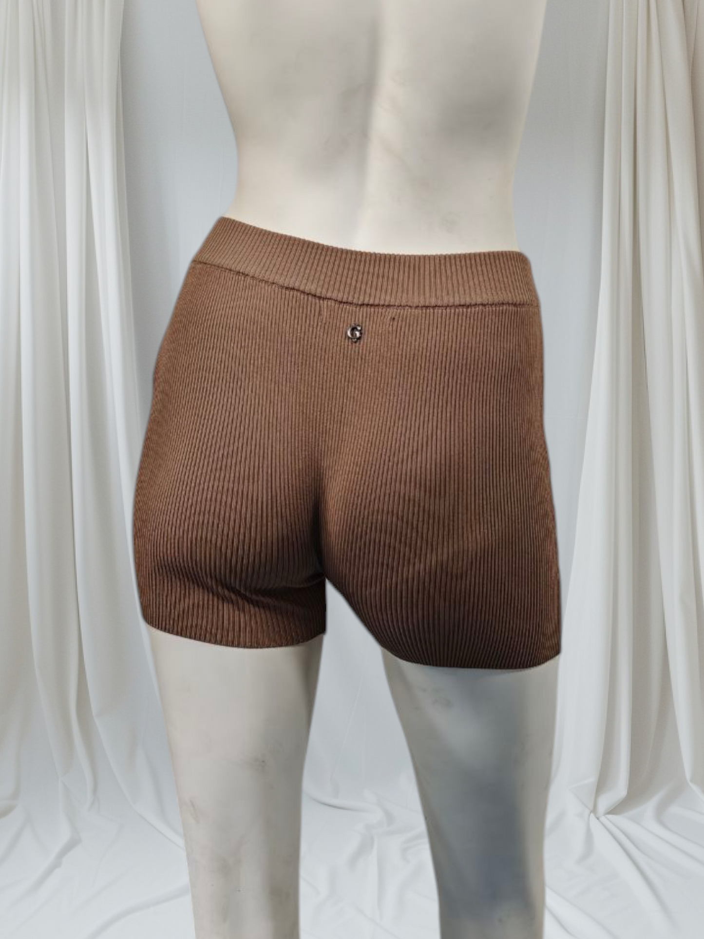 Guess – Short côtelé en maille chocolat