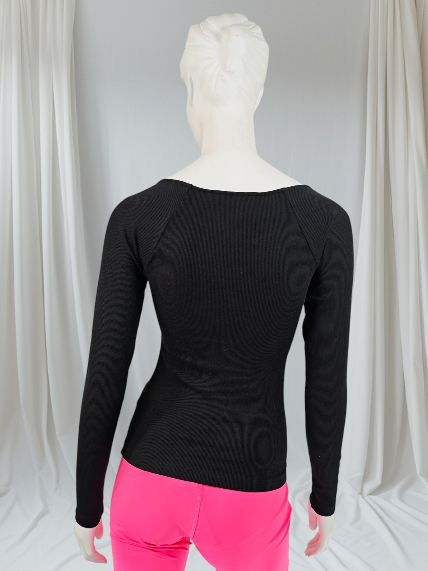 Haut noir à manches longues et décolleté froncéarque : Calvin Klein Jeans