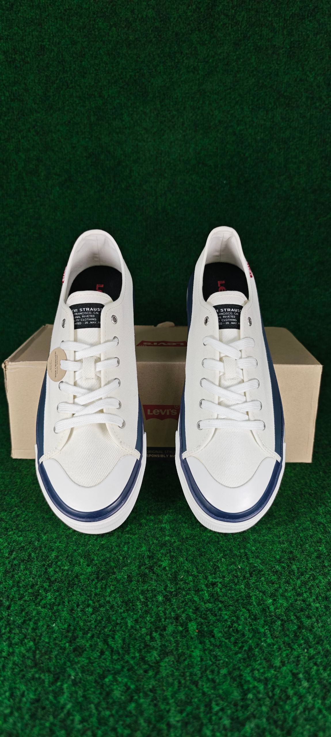 Levi’s Square Low – Blanc Brillant / Bleu Marine