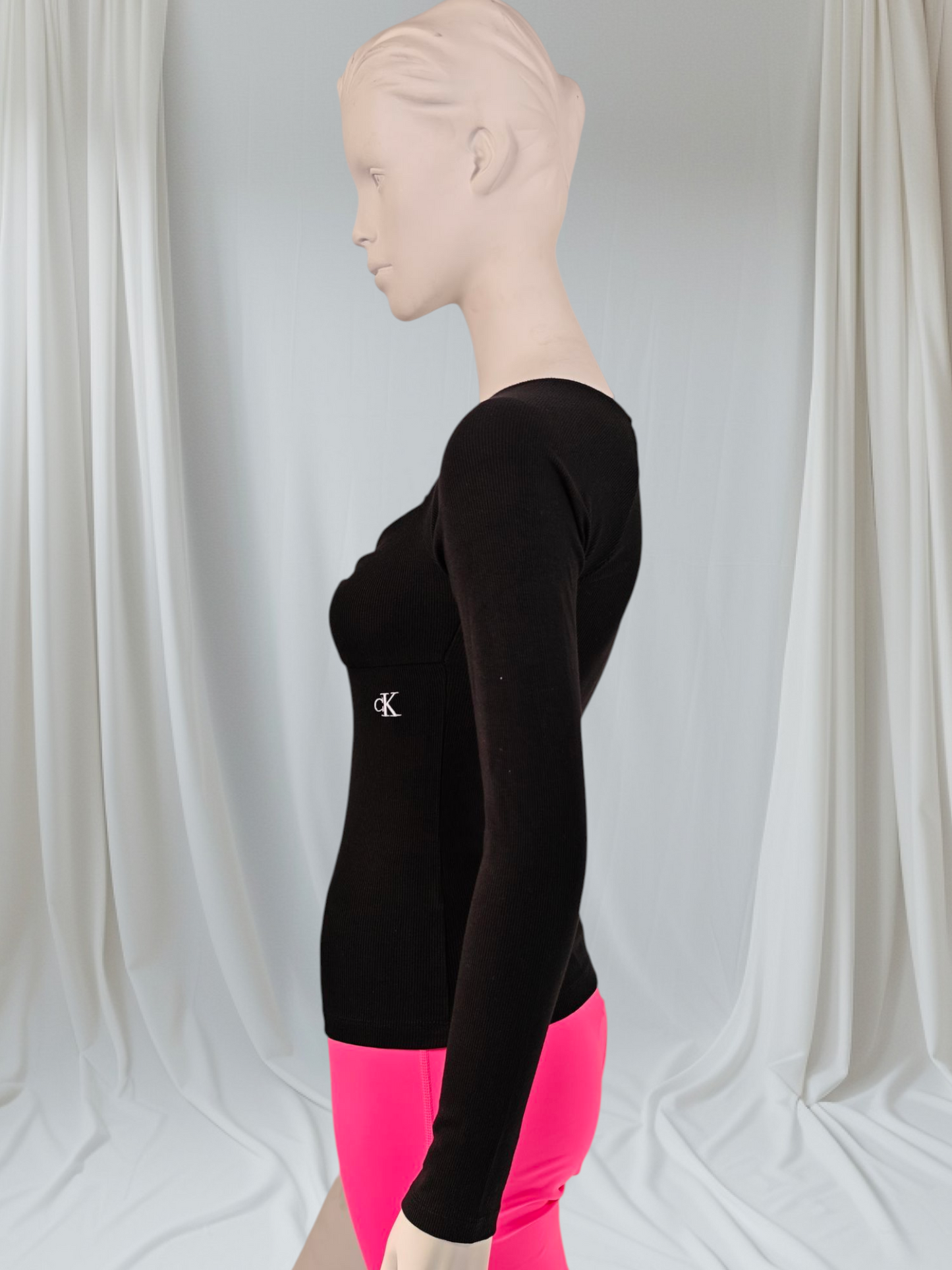 Haut noir à manches longues et décolleté froncéarque : Calvin Klein Jeans