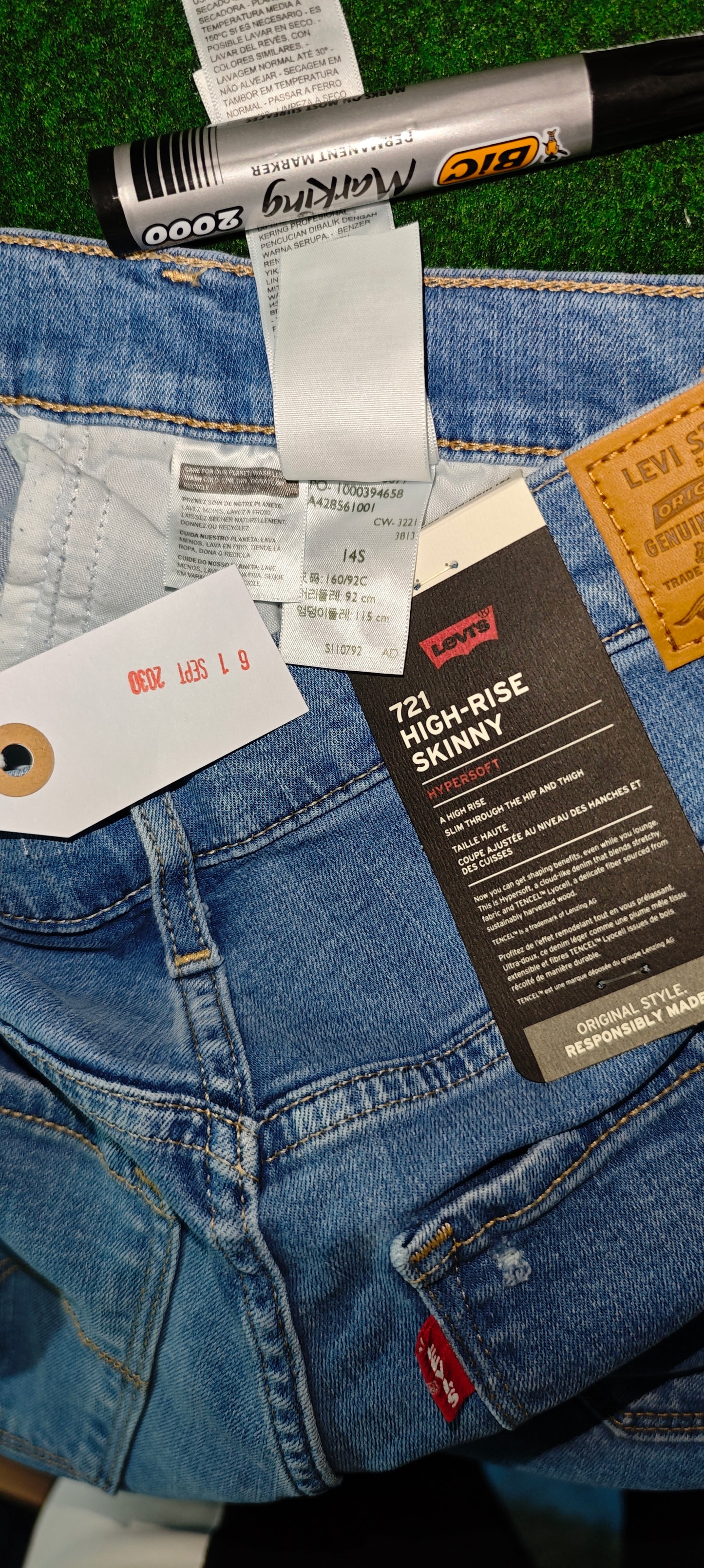 Levi’s 721 High-Rise Skinny