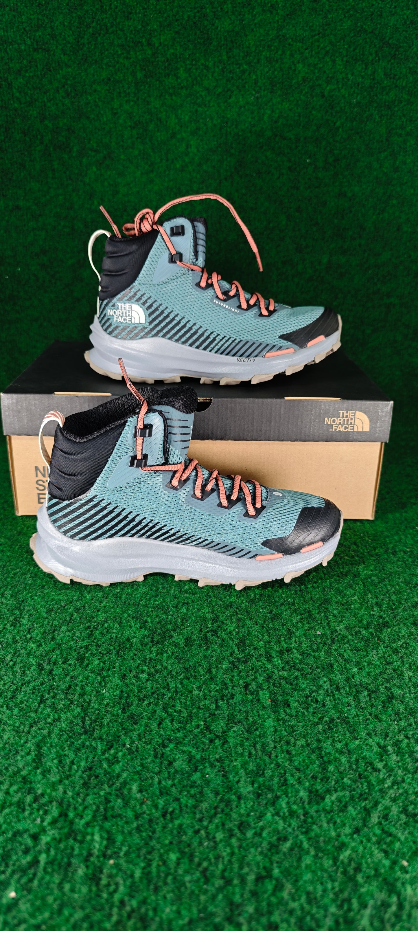 The North Face Women’s VECTIV Fastpack Mid FUTURELIGHT – Goblin Blue / TNF Black