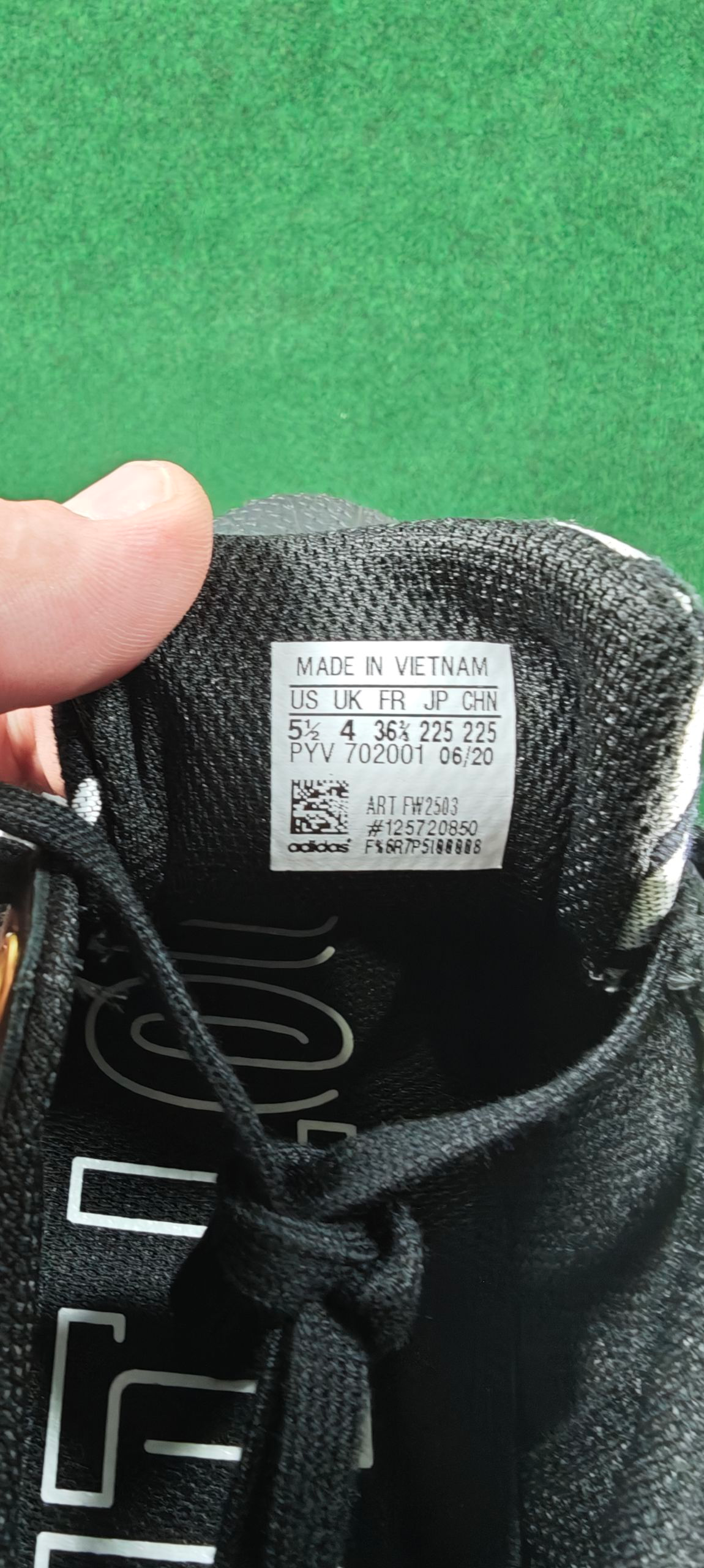 Adidas Superstar Bold W – Noir / Blanc / Détails dorés