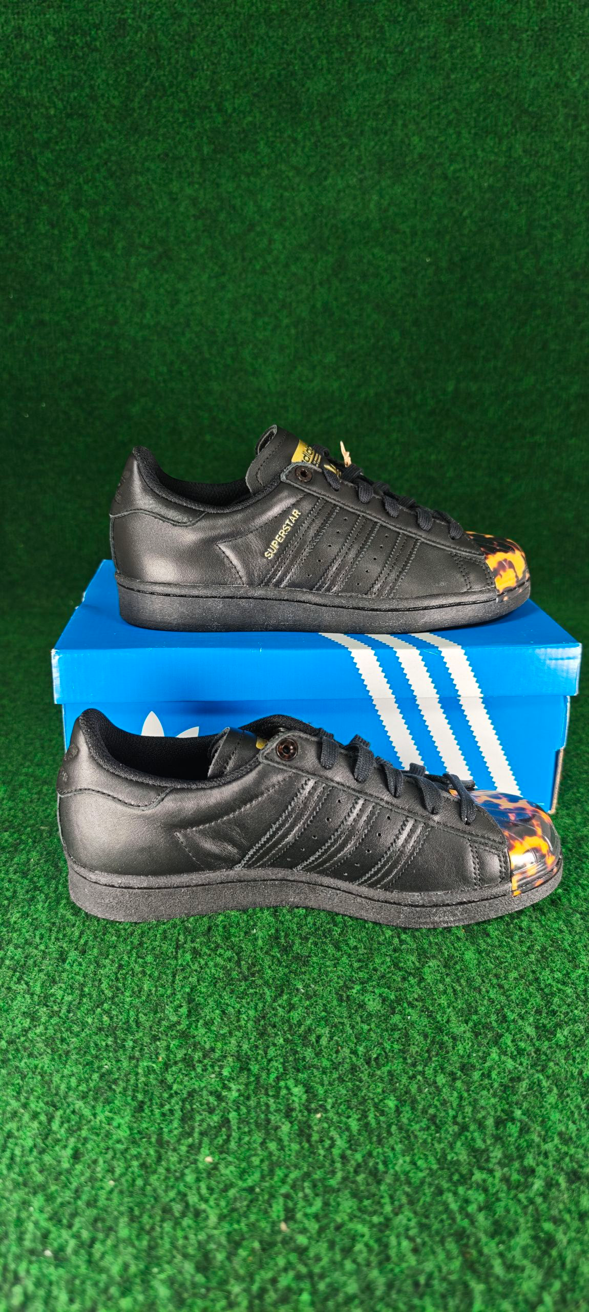 Adidas Superstar W – Noir / Or métallisé / Coque imprimée
