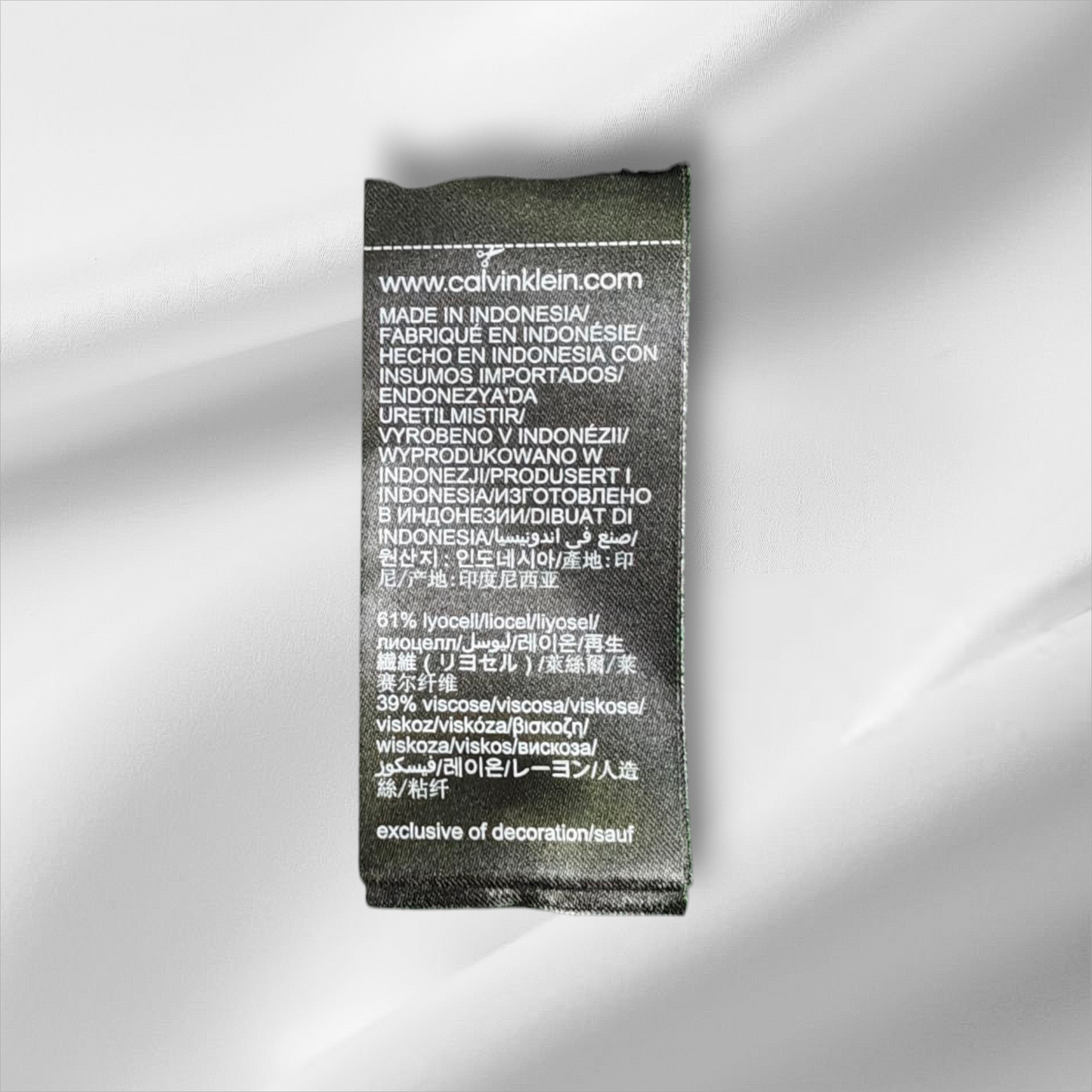 Calvin Klein – LS V-Neck Button Up Blouse