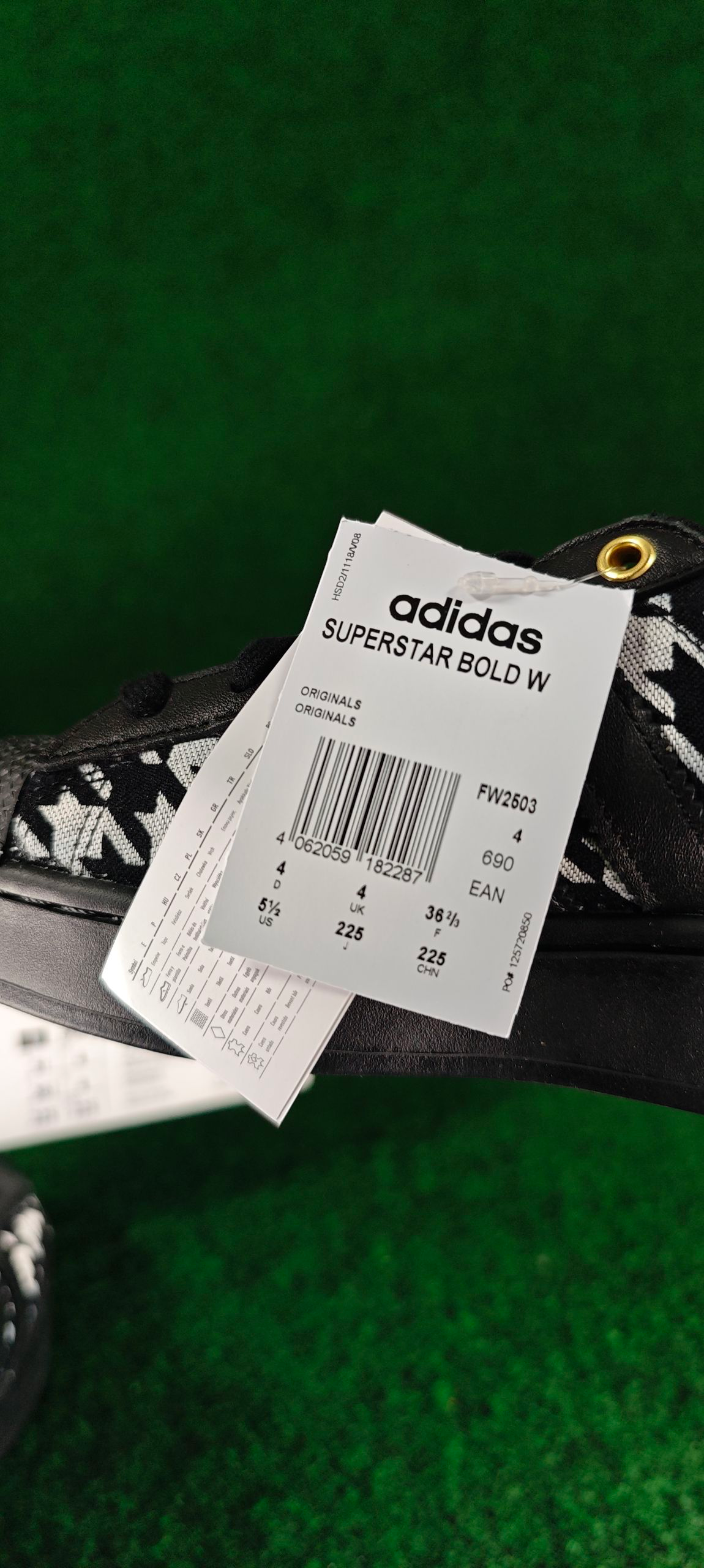 Adidas Superstar Bold W – Noir / Blanc / Détails dorés