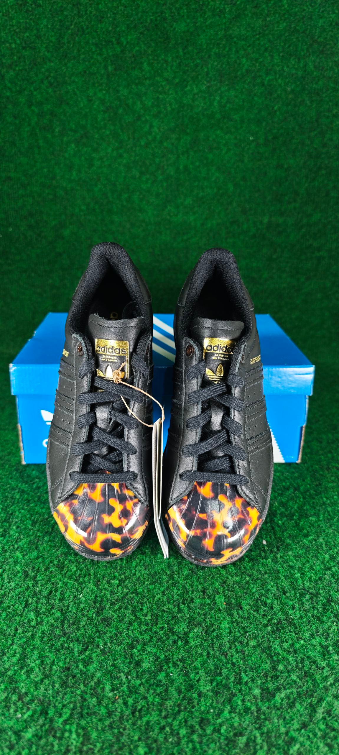 Adidas Superstar W – Noir / Or métallisé / Coque imprimée