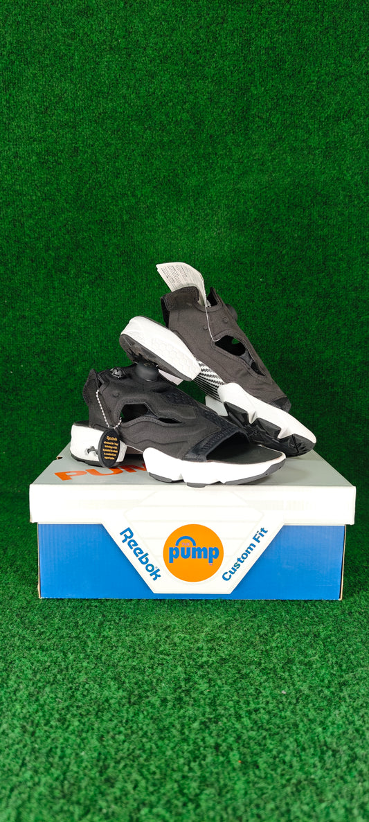 Reebok Instapump Fury Sandal – Noir / Blanc / Détails dorés