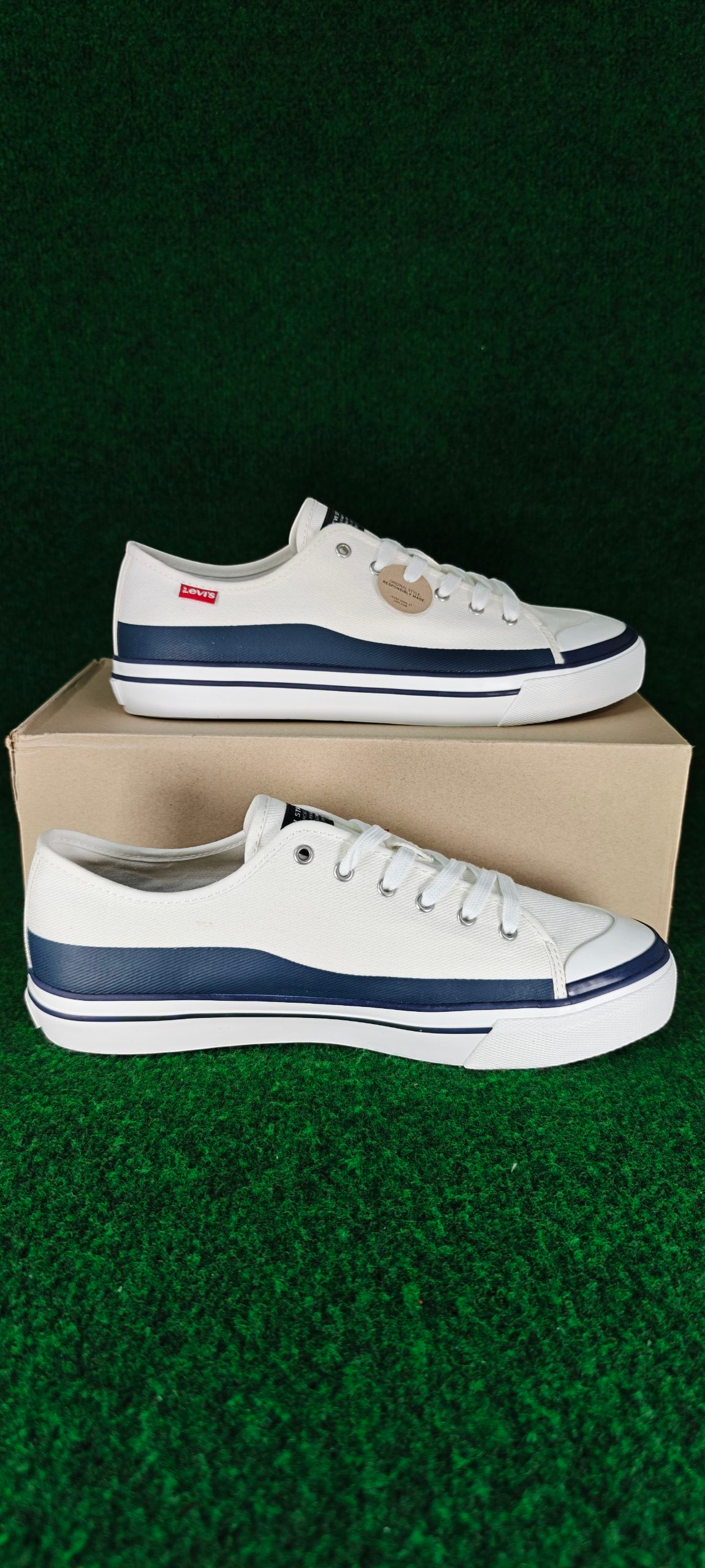 Levi’s Square Low – Blanc Brillant / Bleu Marine