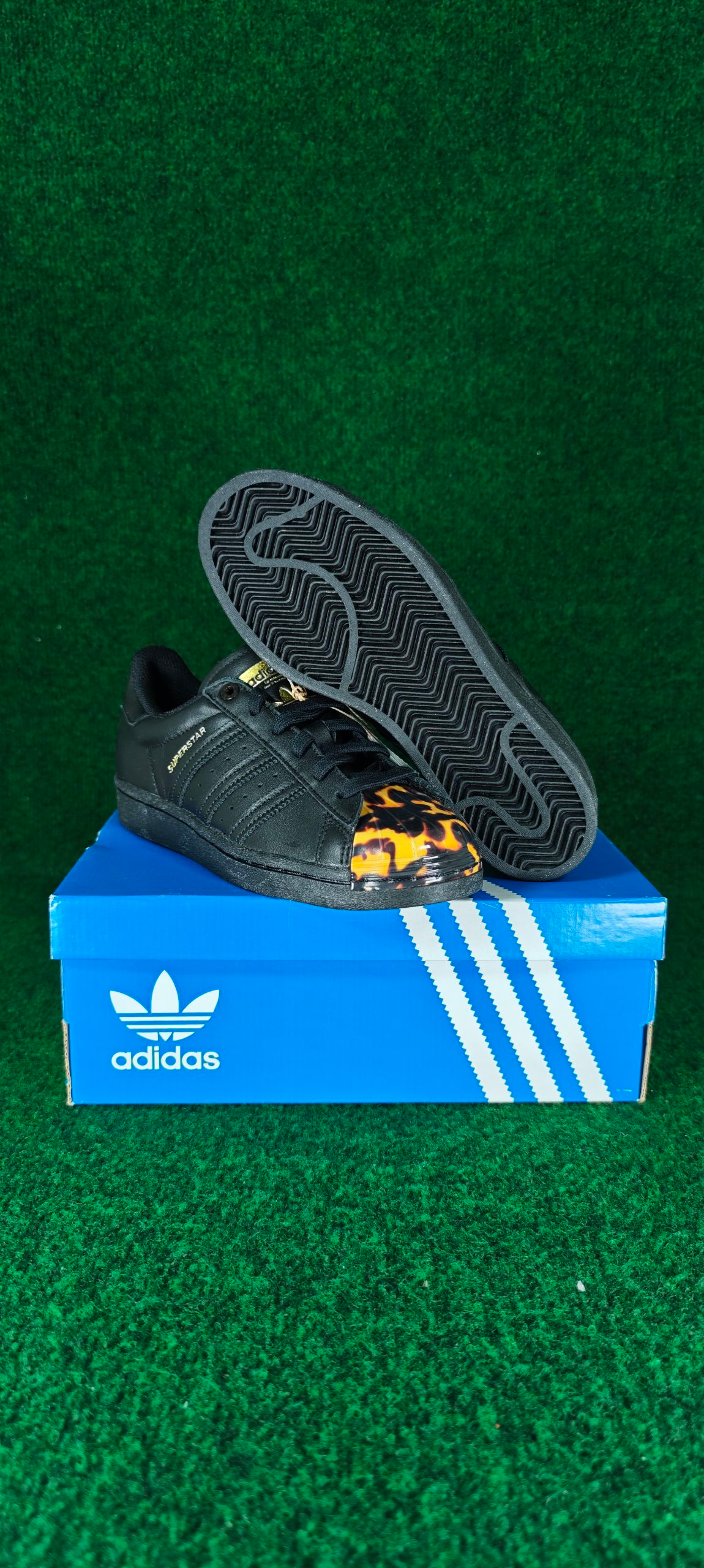 Adidas Superstar W – Noir / Or métallisé / Coque imprimée