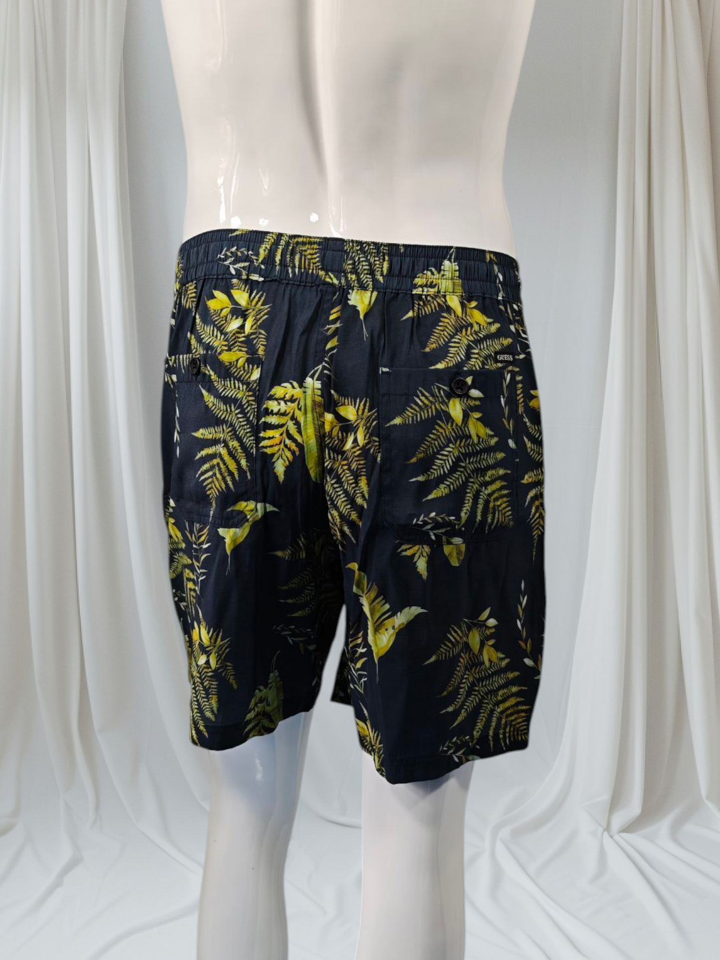 Guess – Short à imprimé tropical