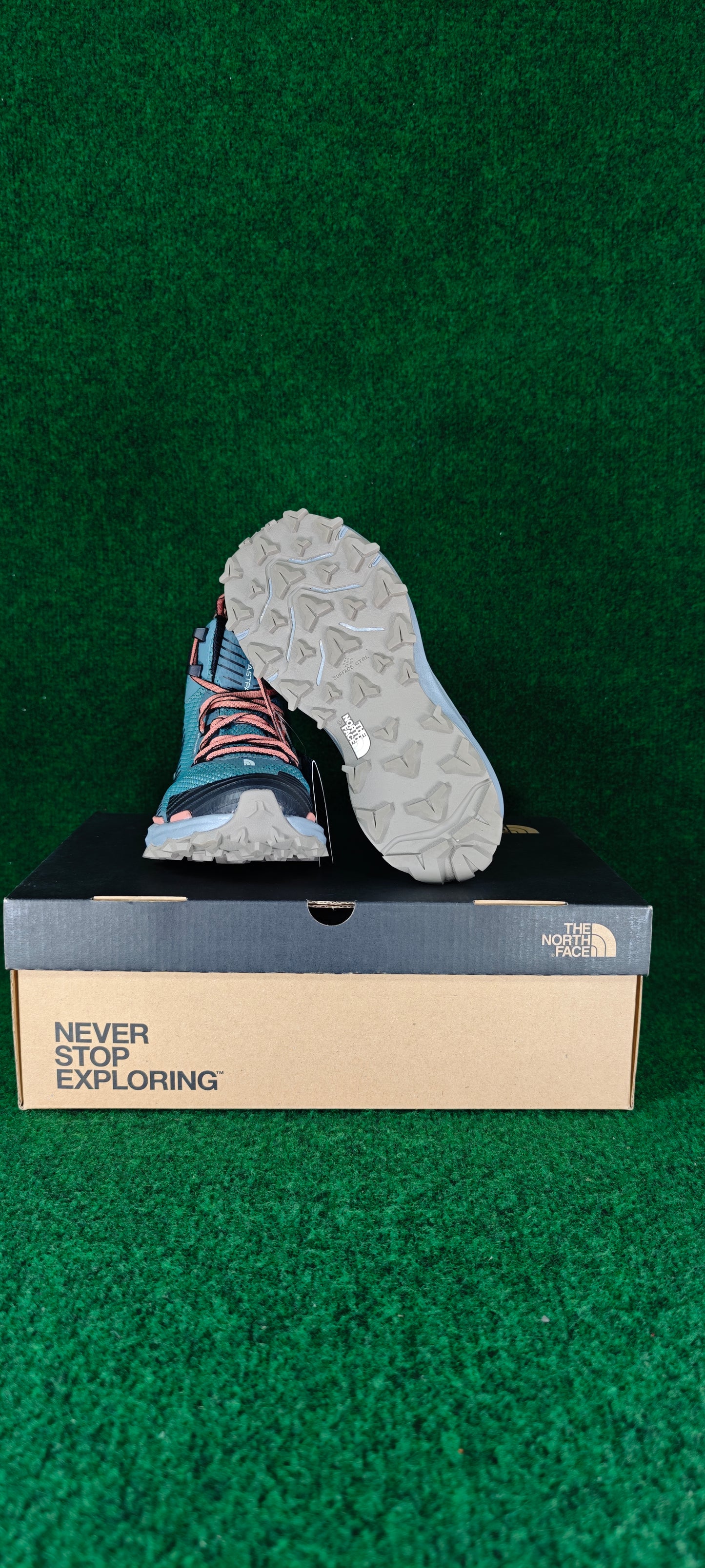 The North Face Women’s VECTIV Fastpack Mid FUTURELIGHT – Goblin Blue / TNF Black