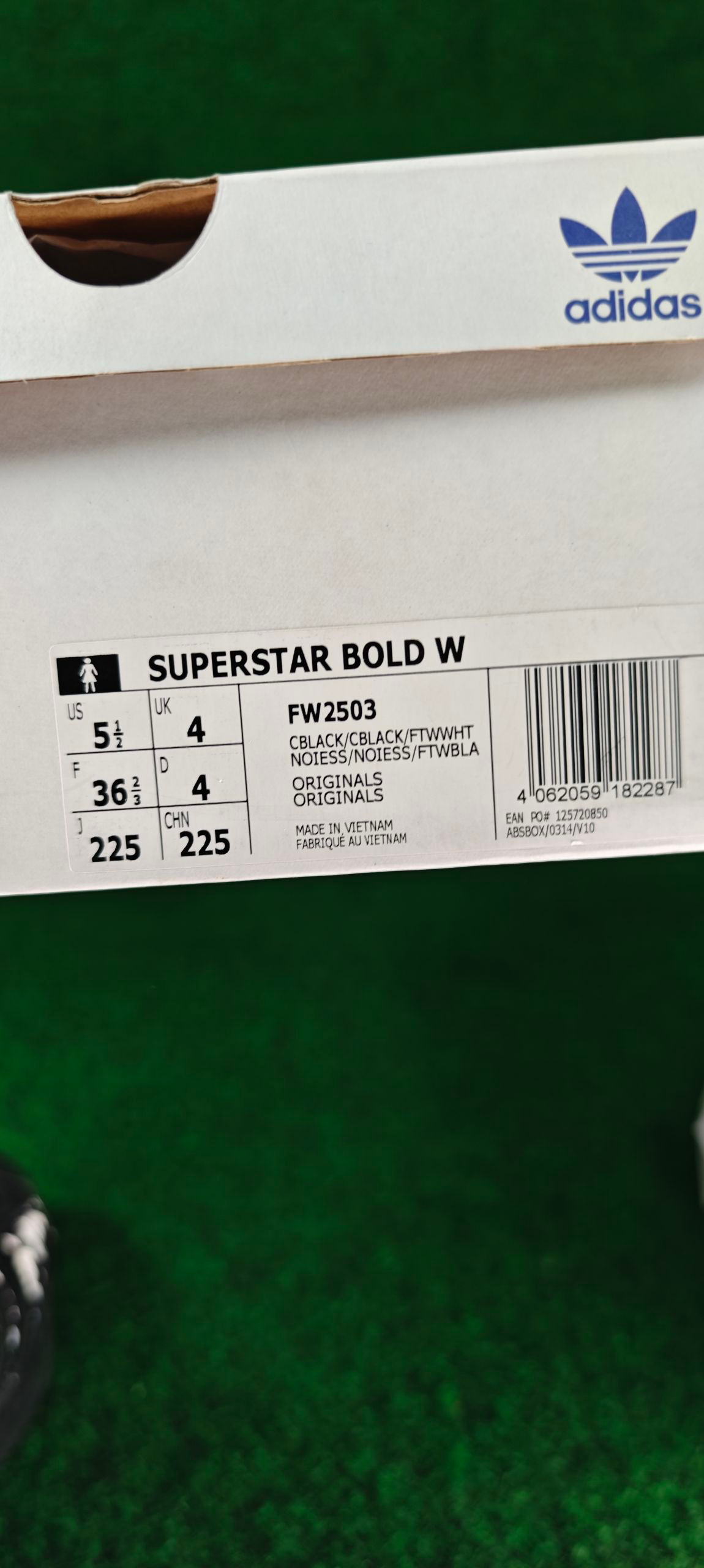 Adidas Superstar Bold W – Noir / Blanc / Détails dorés